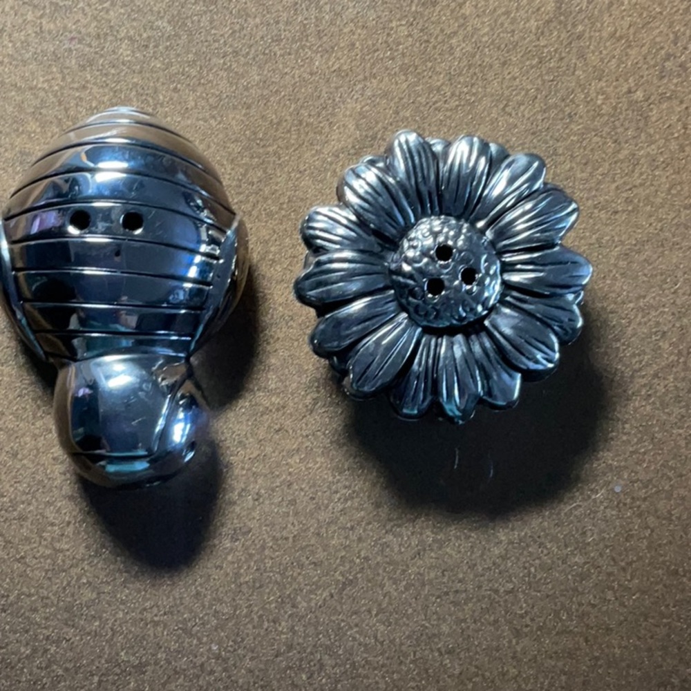 SALT & PEPPER SHAKERS